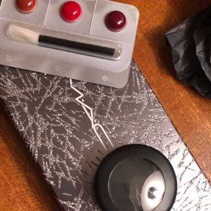 MAC Black Eye Shadow + Sample